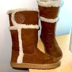 Great condition Michael Kors boots size 1